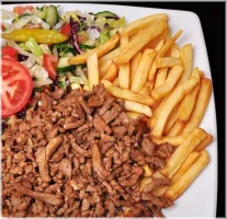 Shoarmavlees, friet en een broodje